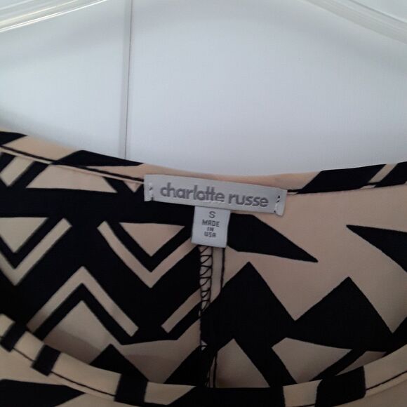 SMALL CHARLOTTE RUSSE DRESS - Picture 2 of 4